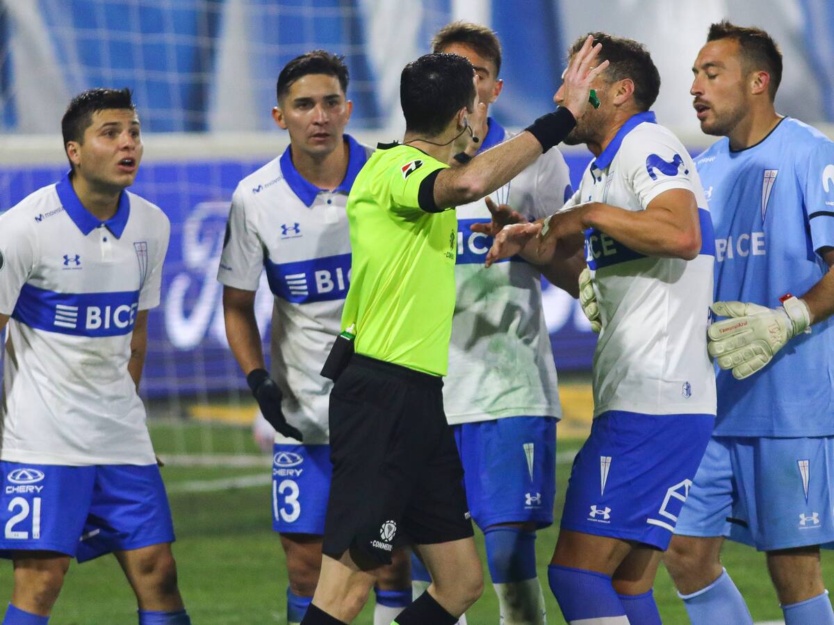 Presidente de la UC criticó con dureza a los árbitros de Copa Libertadores tras el penal sancionado contra Lanaro