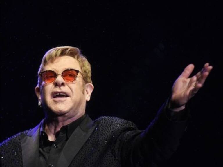 Elton John se llevó una «rara y potencialmente mortal» infección desde Chile
