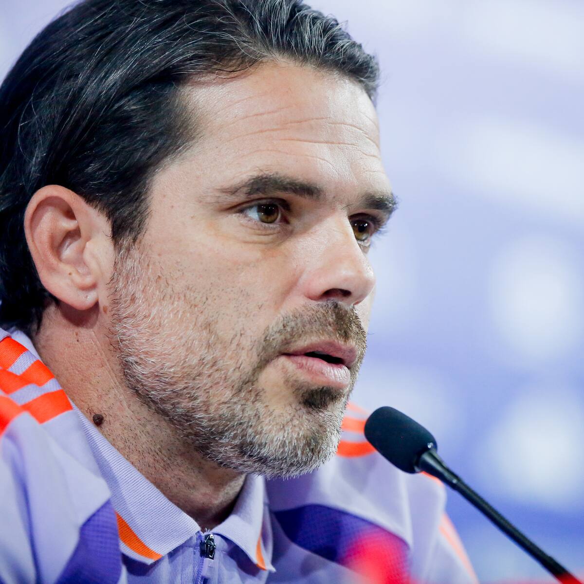 Gago explica por qué no anticipa la formación en la U y entrega su diagnóstico de la liga chilena: “Me sorprendió para bien la intensidad”