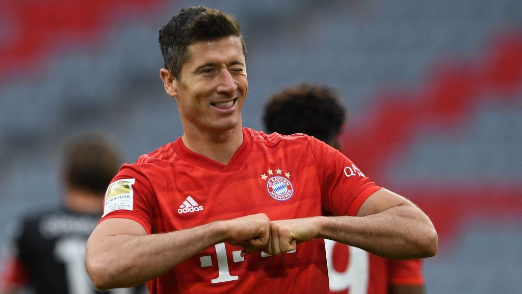 MUNICH, GERMANY - MAY 30: Robert Lewandowski of Bayern Munich celebrates after scoring his team's fourth goal during the Bundesliga match between FC Bayern Muenchen and Fortuna Duesseldorf at Allianz Arena on May 30, 2020 in Munich, Germany. (Photo by Christof Stache/Pool via Getty Images)