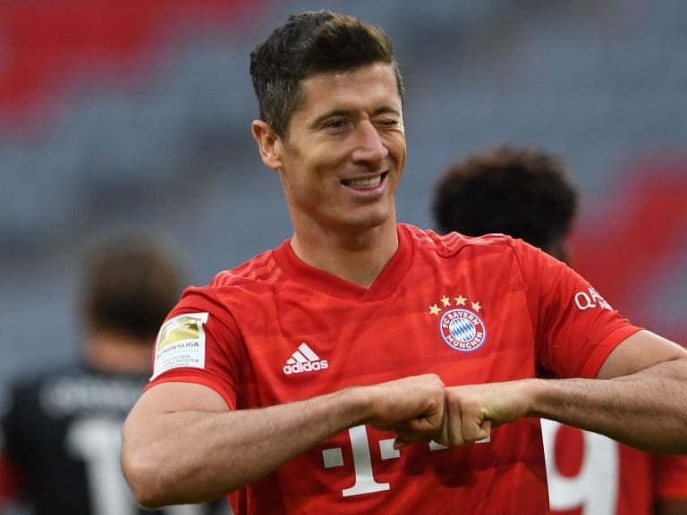 MUNICH, GERMANY - MAY 30: Robert Lewandowski of Bayern Munich celebrates after scoring his team&#039;s fourth goal during the Bundesliga match between FC Bayern Muenchen and Fortuna Duesseldorf at Allianz Arena on May 30, 2020 in Munich, Germany. (Photo by Christof Stache/Pool via Getty Images)