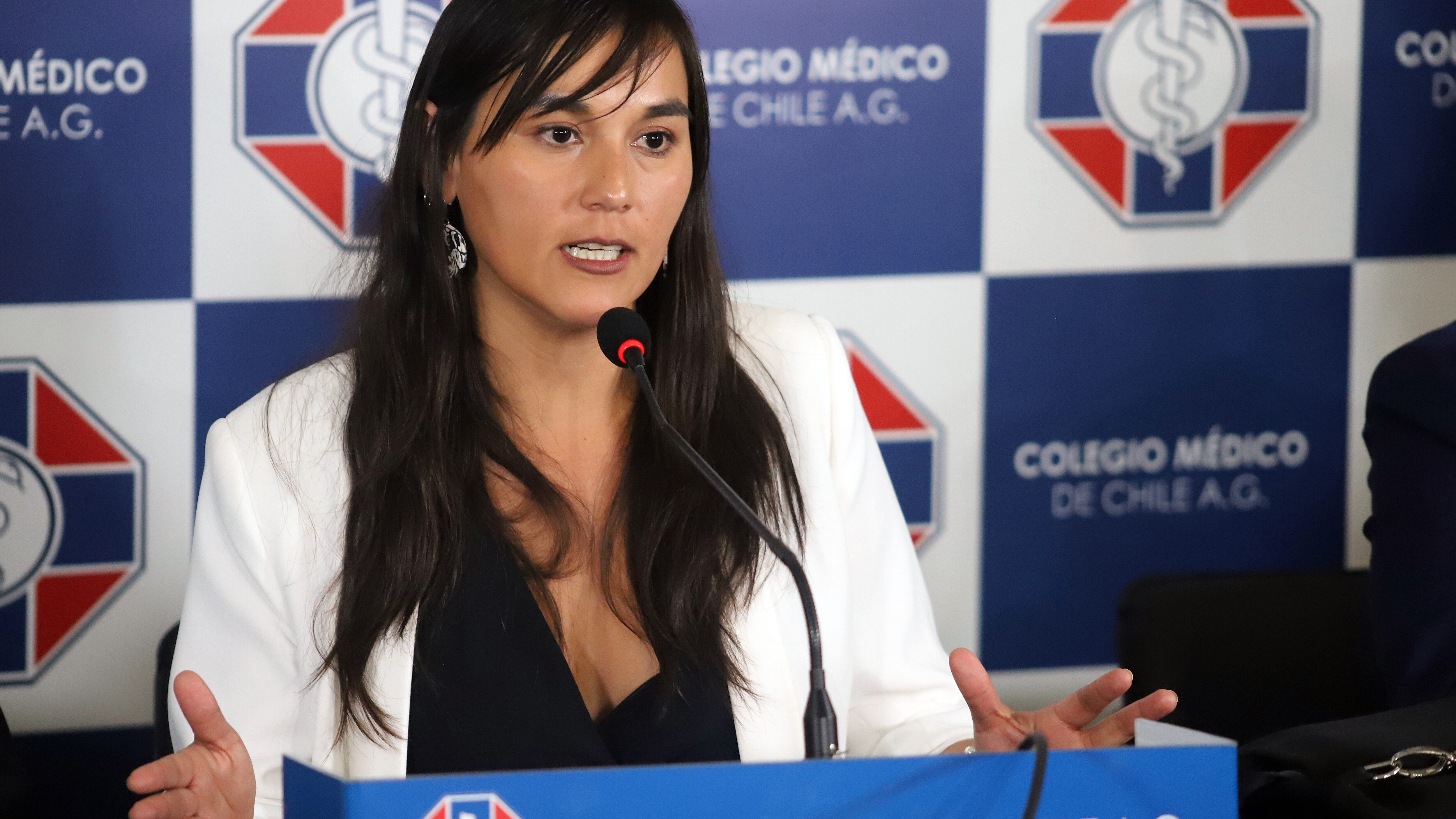 Colegio Médico por turismo de vacunas