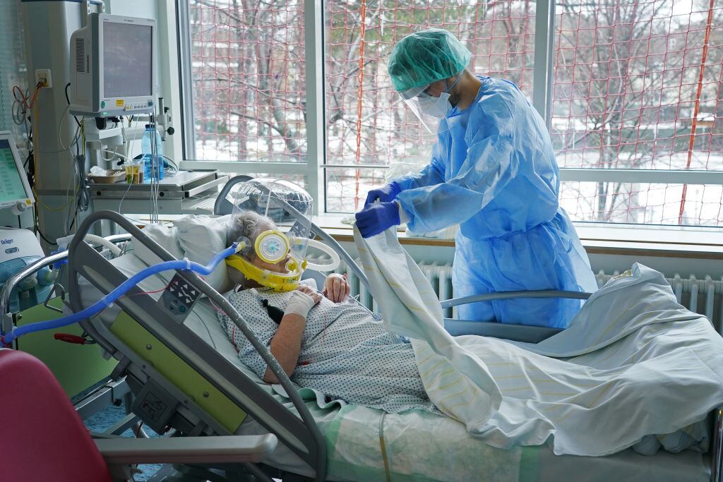 Paciente del Covid-19 es atendido en un hospital de Leipzig