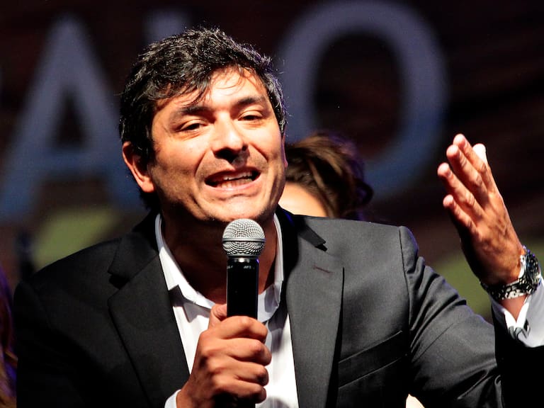 14, NOVIEMBRE,2013/CONCEPCIÓN.En un escenario levantado a los pie de la Catedral penquista, el candidato presidencial Franco Parisi finalizó su campaña política, con la cual, espera llegar a La Moneda. VÍCTOR SALAZAR M. /AGENCIAUNO.