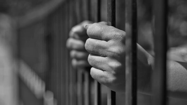 17 años de cárcel: excarabinero contactó a niña de 13 años, hizo que le enviará fotos íntimas y la terminó violando