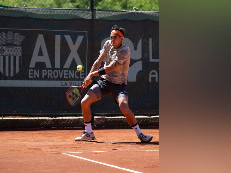 Alejandro Tabilo completa con éxito su “super viernes” para meterse en semifinales de Aix-en-Provence