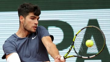 Carlos Alcaraz arrasó con Stefanos Tsitsipas y ahora se verá las caras ante Jannik Sinner por las semifinales de Roland Garros 2024
