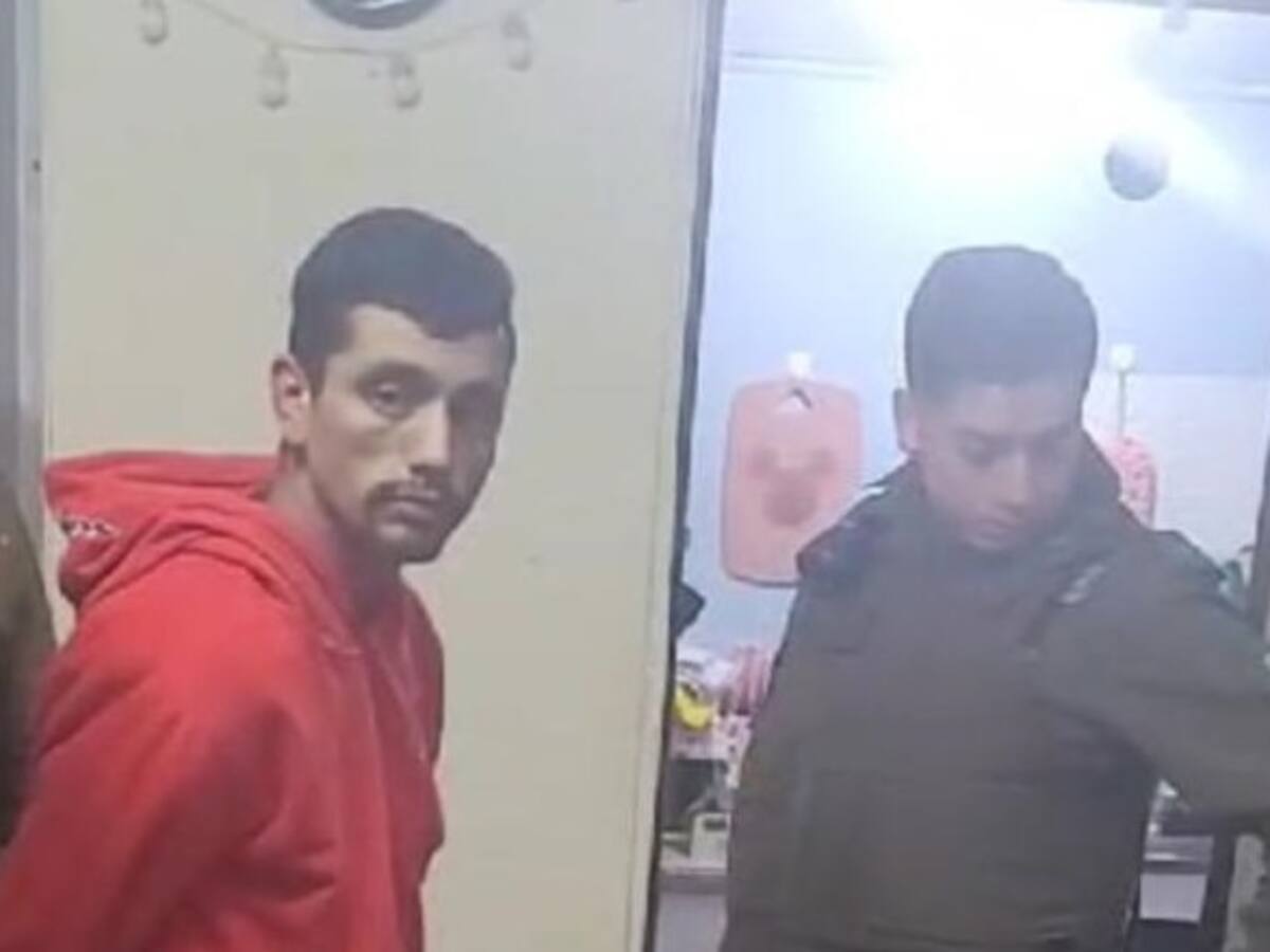 Valparaíso: ladrón que ingresó a robar a casa fue detenido tras quedarse dormido en el sillón