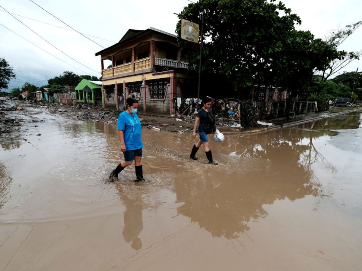 Honduras va quedando bajo el agua y su economía retrocede 20 años