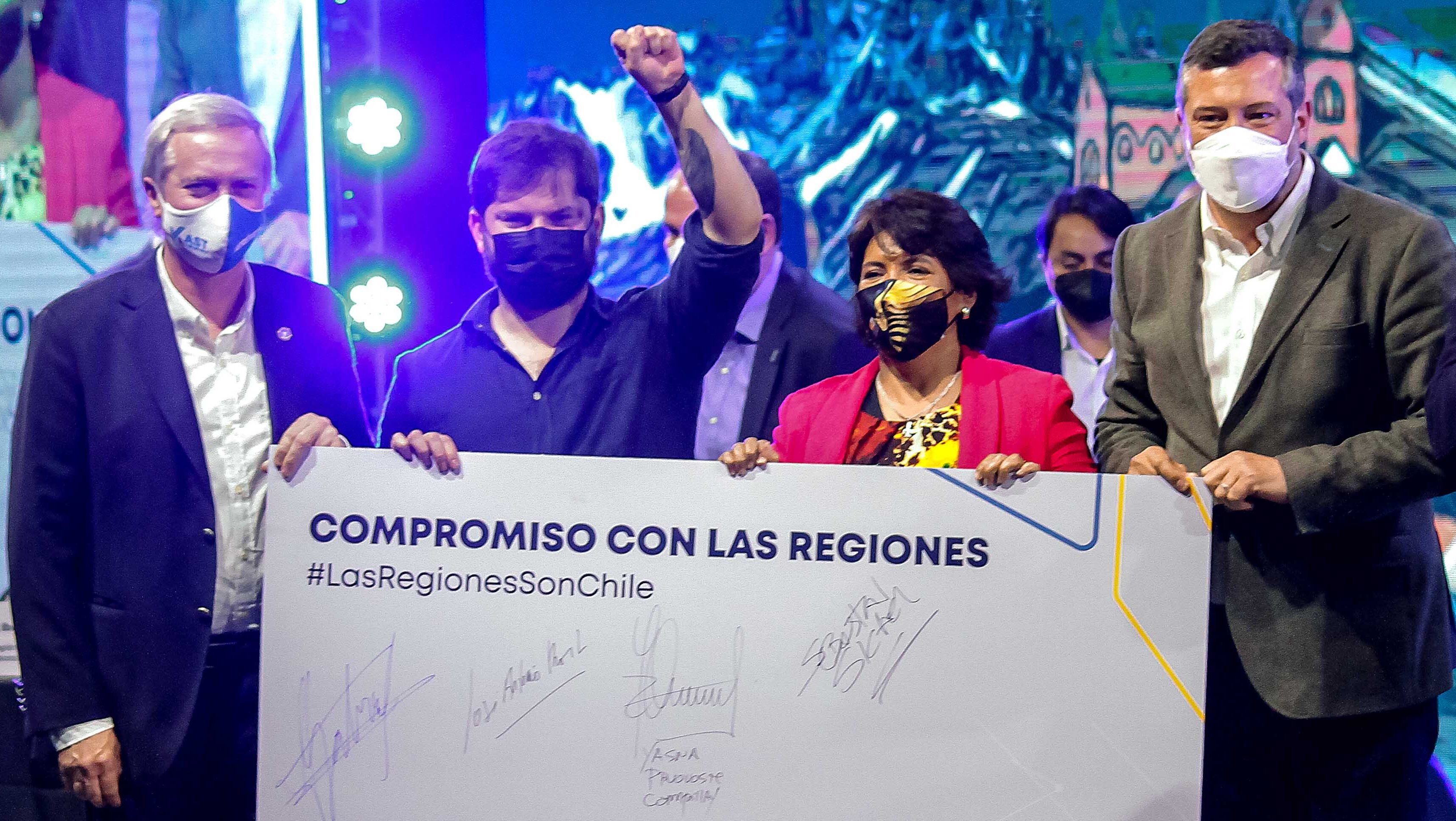 10 de SEPTIEMBRE de 2021/SAN PEDRO DE LA PAZ
Última jornada del Encuentro Nacional de Gobiernos Regionales, donde se presentaron las demandas de las y los gobernadores acordadas durante la sesión del jueves; además se conocieron las agendas regionales de las candidaturas presidenciales de Gabriel Boric, José Antonio Kast, Yasna Provoste y Sebastián Sichel.
FOTO:MATÍAS ARTIGAS/AGENCIAUNO