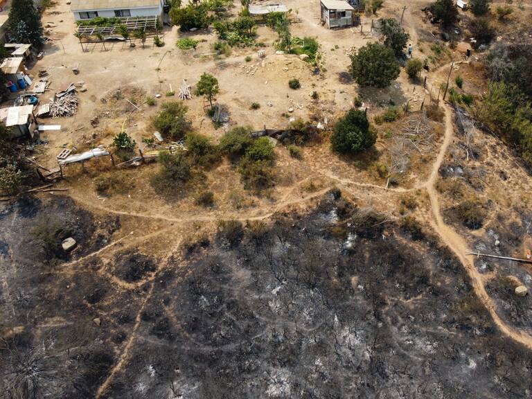 16 DE ENERO DE 2021/QUILPUEIncendio forestal en el sector Los Pinos de Quilpue.
FOTO: LEONARDO RUBILAR CHANDIA/AGENCIAUNO