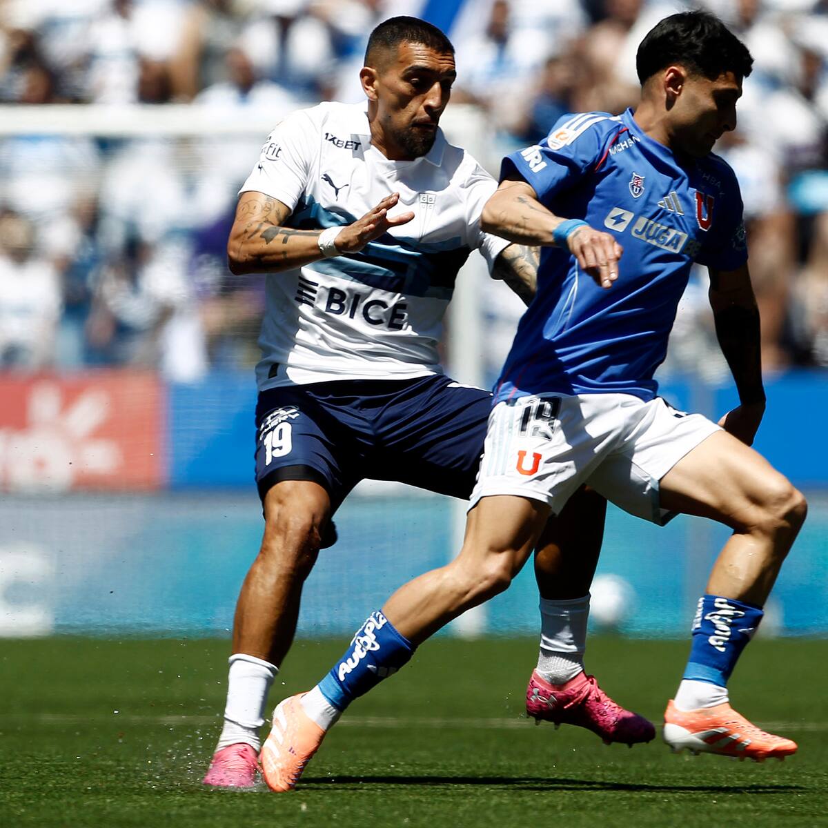 Con uno menos, la UC venció a la U en el Clásico Universitario por la fecha 25 del Campeonato Nacional