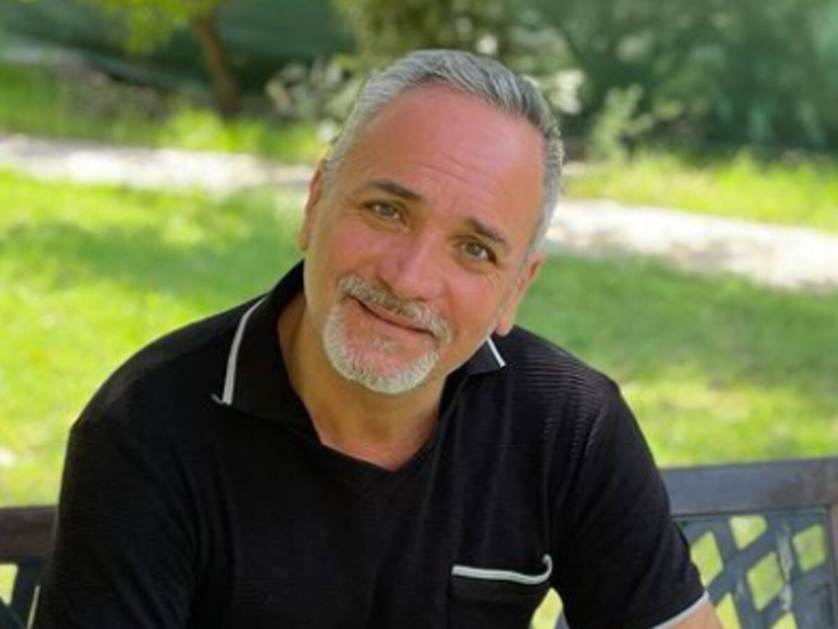 ¡Tenía solo 26 años! Luis Jara se burló de él mismo con inédita fotografía de su juventud