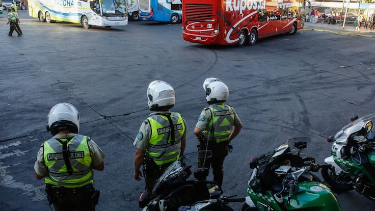 Conductores de buses protestan en Terminal Alameda en la previa a Semana Santa: bloquearon accesos del recinto