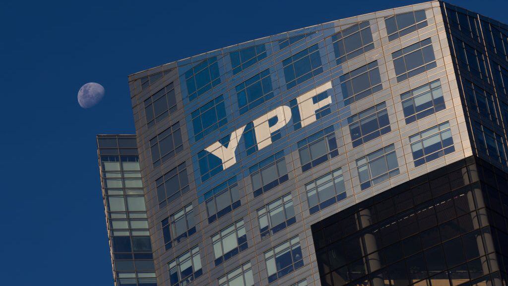 El edificio de la sede central de YPF en Buenos Aires de Argentina