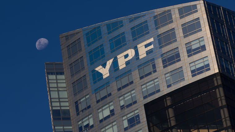 El edificio de la sede central de YPF en Buenos Aires de Argentina