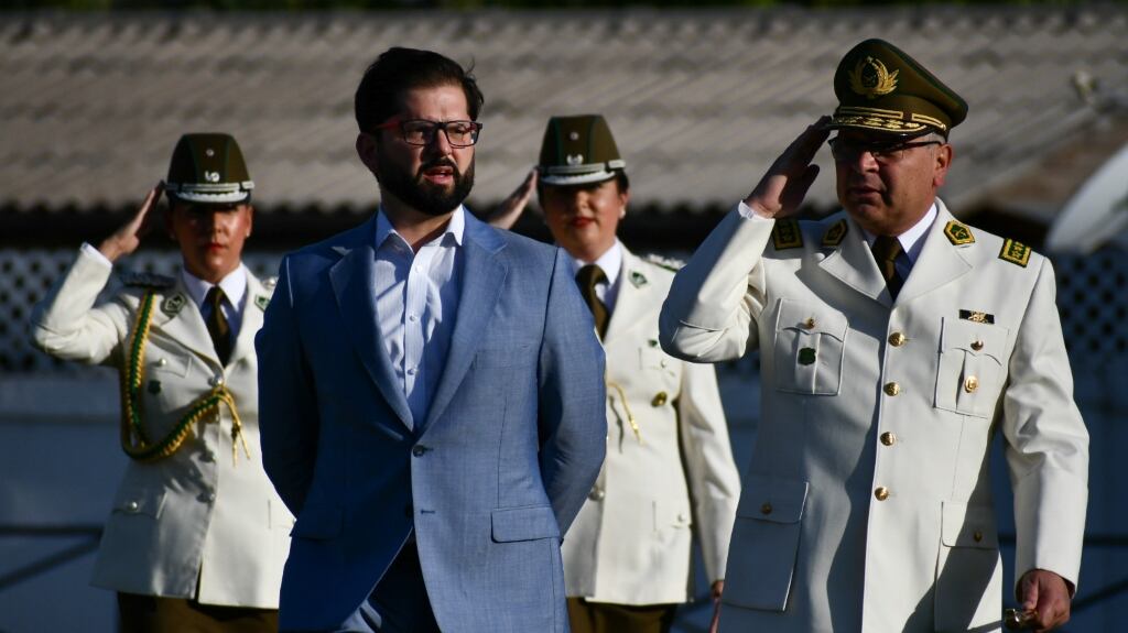Boric día Carabinero