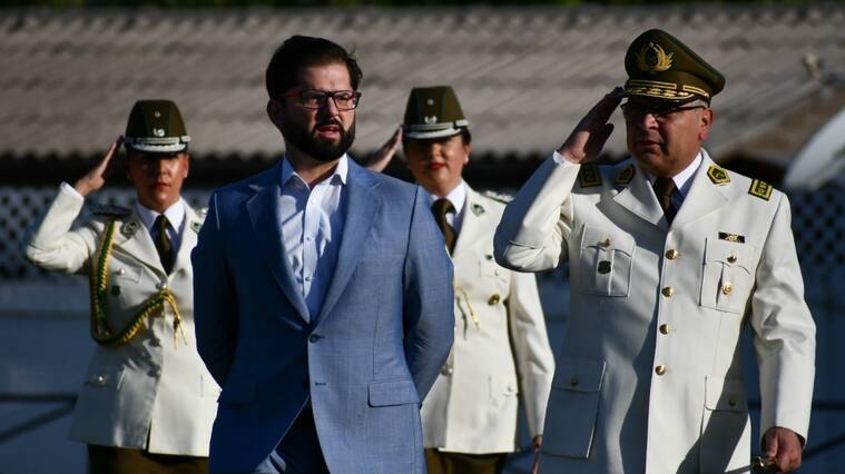 Boric día Carabinero