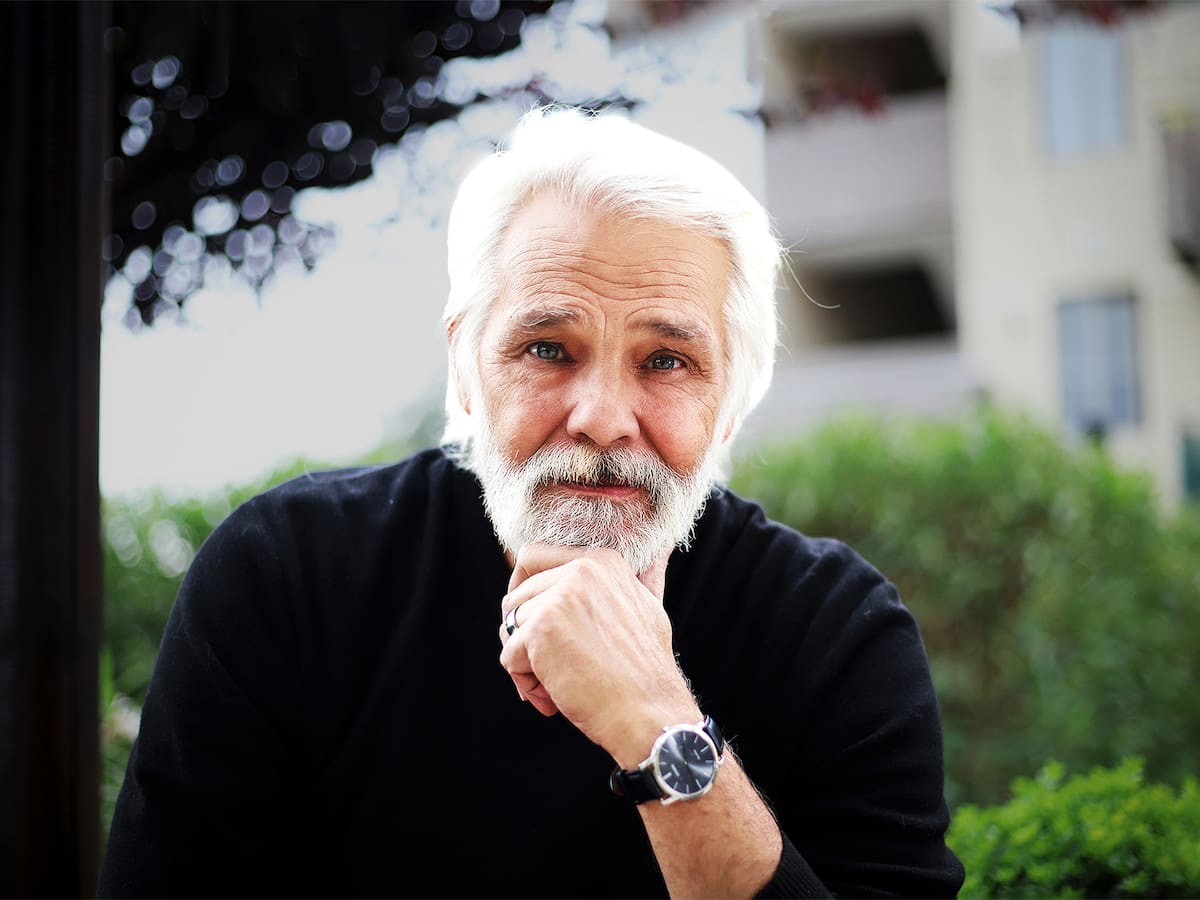 Entre pétalos y aplausos: el emotivo homenaje que despidió a Fernando Kliche