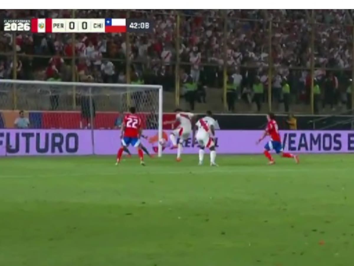 ¡Increíble salvada de la Roja! Paolo Guerrero se perdió un gol insólito antes que finalizara el primer tiempo en Lima