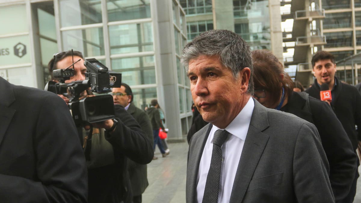 Corte de Santiago revierte rebaja de cautelares de Manuel Monsalve: vuelve al arresto total