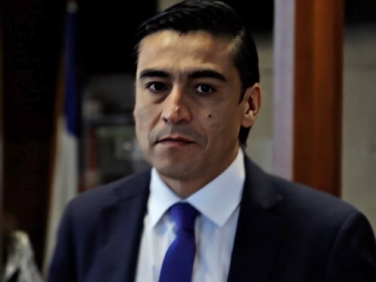 Por violencia intrafamiliar: destituyen a fiscal de la Región Metropolitana Oriente, Pablo Antúnez Molina