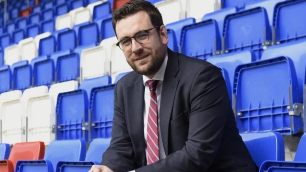 Jon Ander Ulaiza, CEO del Eibar: "El fútbol chileno no debe tener complejos en exportar el gran talento que tienen a Europa"