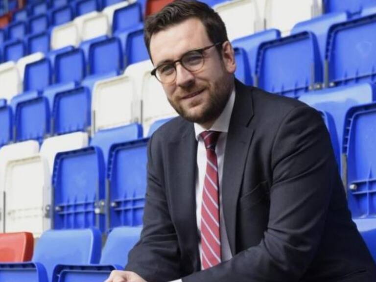 Jon Ander Ulaiza, CEO del Eibar: "El fútbol chileno no debe tener complejos en exportar el gran talento que tienen a Europa"