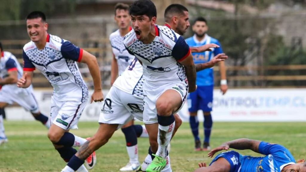 Primera B: Deportes Recoleta toma aire en la tabla tras dar vuelta el marcador ante Santa Cruz