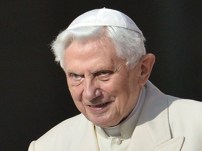 Pope emeritus Benedict XVI attends a papal mass for elderly people at St Peter's square on September 28, 2014 at the Vatican. AFP PHOTO / TIZIANA FABI (Photo by Tiziana FABI / AFP) (Photo by TIZIANA FABI/AFP via Getty Images)
