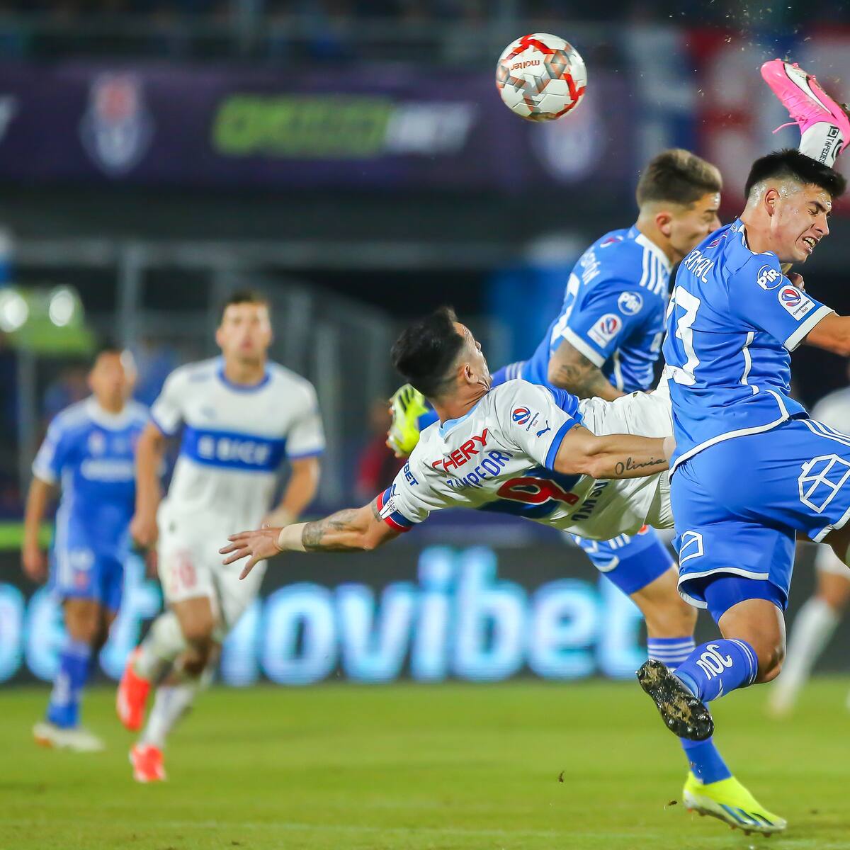 Otro no podía ser: ‘chilena’ de Fernando Zampedri fue elegida como el mejor gol del primer semestre