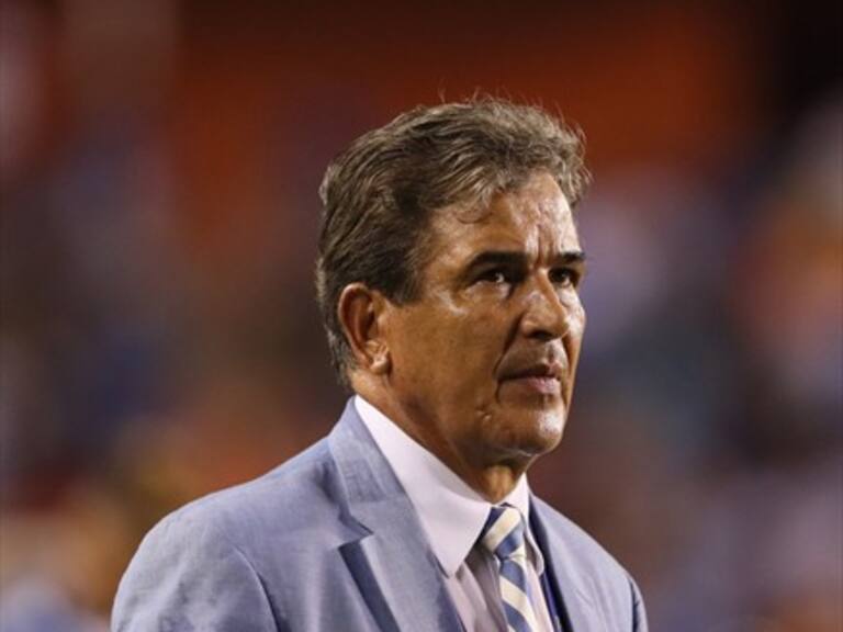 Graban a Jorge Luis Pinto golpeando salvajemente a su hija