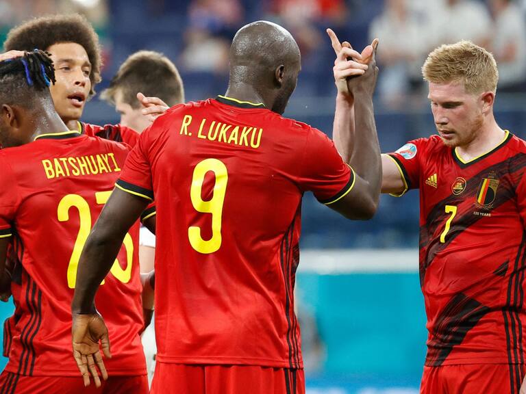 Belgium's forward Romelu Lukaku (C) celebrates his goal with Belgium's midfielder Kevin De Bruyne during the UEFA EURO 2020 Group B football match between Finland and Belgium at Saint Petersburg Stadium in Saint Petersburg, Russia, on June 21, 2021. (Photo by Anatoly Maltsev / POOL / AFP) (Photo by ANATOLY MALTSEV/POOL/AFP via Getty Images)