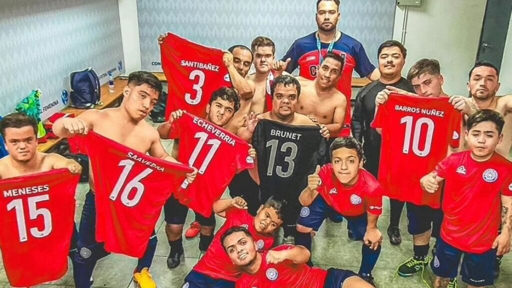 La Roja talla baja