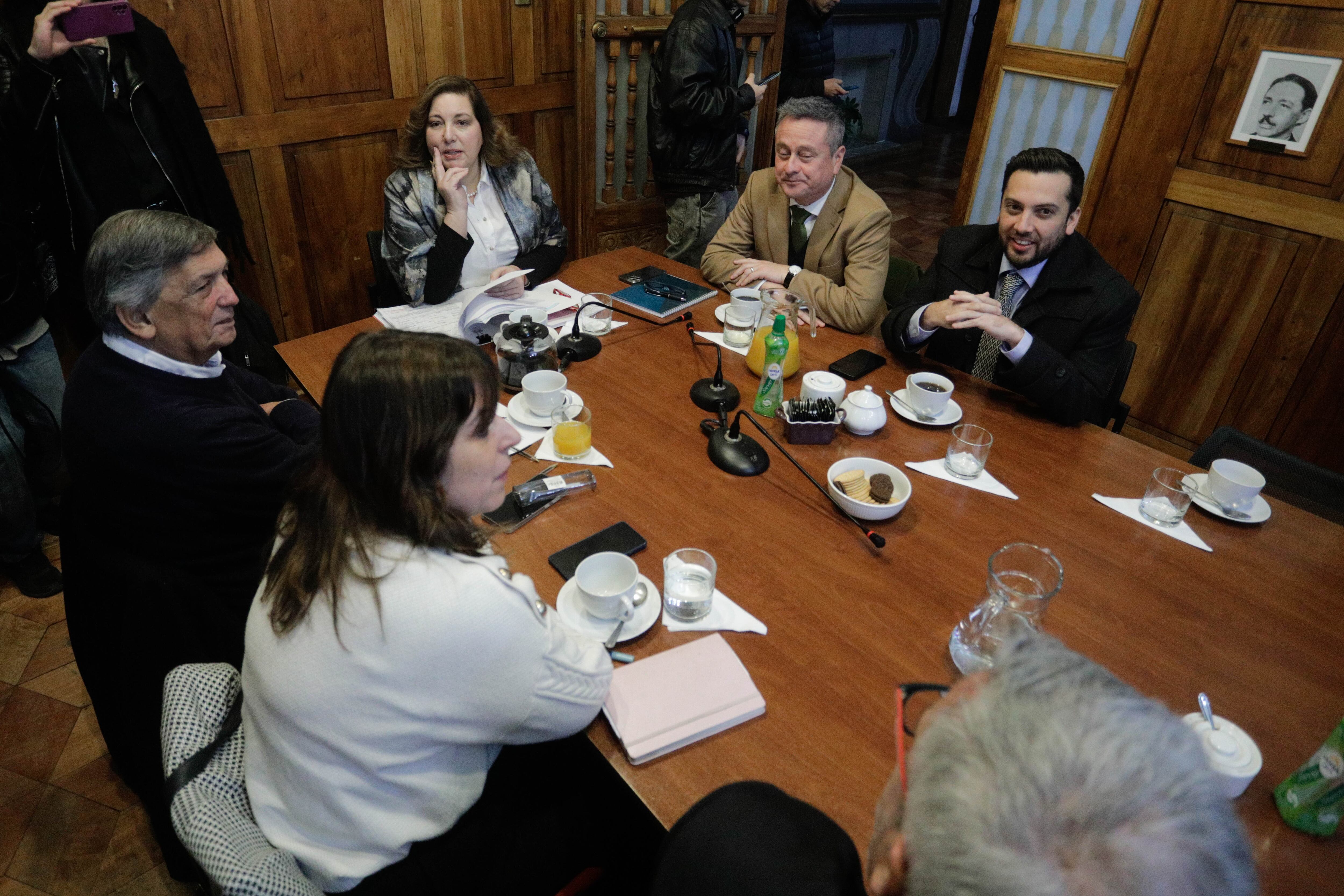 AGENCIA UNO REFERENCIAL