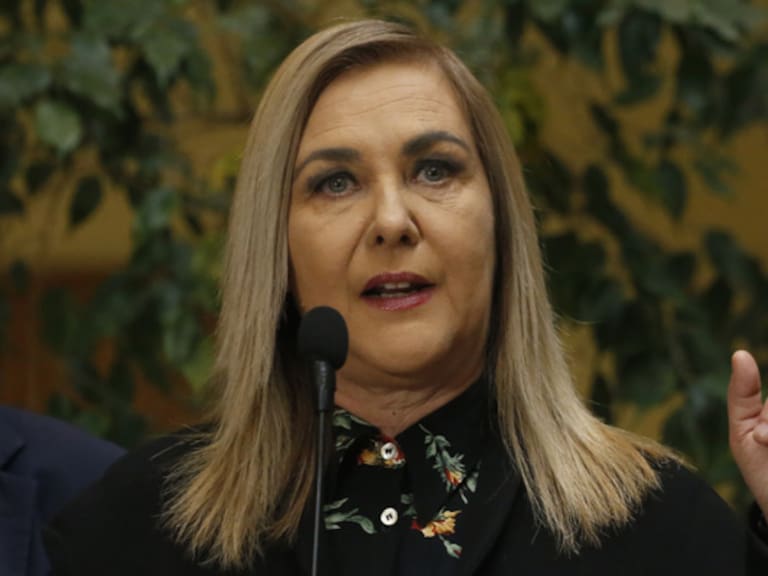 “Soy comunista hasta la muerte”: los antiguos mensajes de Pamela Jiles que contradicen sus declaraciones