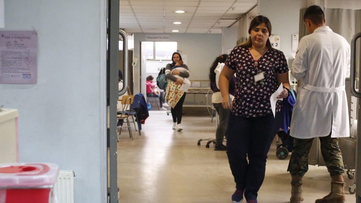 19 de Julio del 2019/SANTIAGO
Diputados y dirigentes de la Multigremial realizan una inspeccin a la urgencia infantil del Hospital Felix Bulnes
FOTO:SEBASTIAN BROGCA/AGENCIAUNO