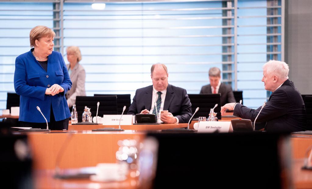 Angela Merkel en una reunión de su gabinete