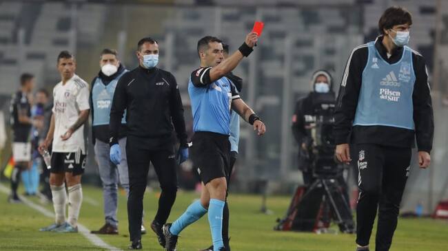 8 de Mayo del 2021/SANTIAGOEl Arbitro del Partido Fernando Véjar ,durante la ultima semana ,durante el partido valido por la séptima fecha del Campeonato Nacional AFP PlanVital 2021, entre Colo Colo vs Palestino, disputado en el Estadio Monumental.
FOTO:FRANCISCO LONGA/AGENCIAUNO