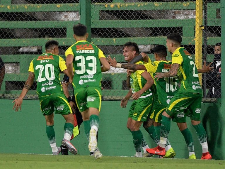 FLORENCIO VARELA, ARGENTINA - DECEMBER 16: Braian Romero of Defensa y Justicia celebrates with teammates after scoring the first goal of his team during a quarter final second leg match between Defensa y Justicia and Bahia as part of Copa CONMEBOL Sudamericana 2020 at Estadio Norberto Tomaghello on December 16, 2020 in Florencio Varela, Argentina. (Photo by Juan Mabromata - Pool/Getty Images)