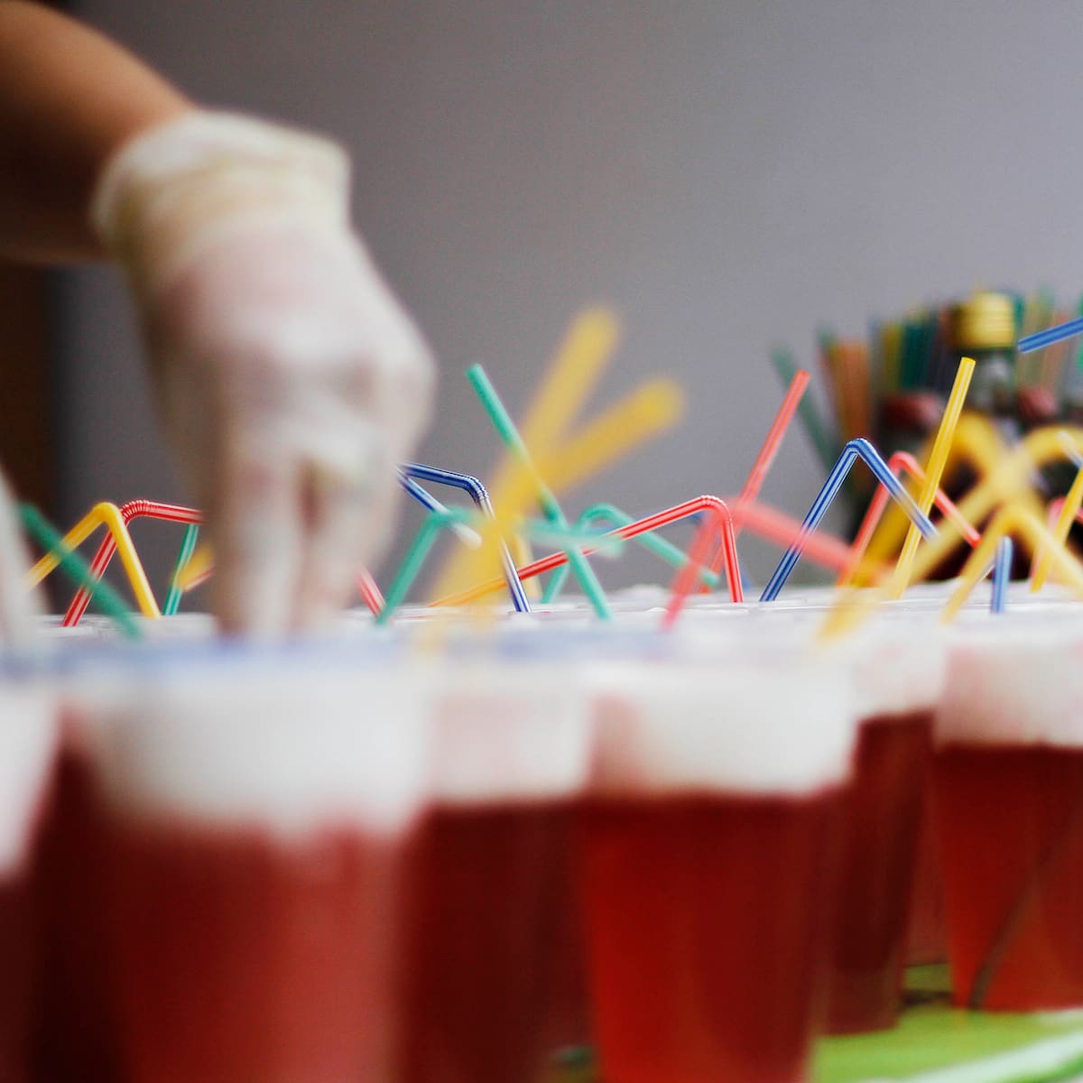 Fiestas Patrias y alcohol: el “mito” que puede aumentar riesgos en niños y adolescentes, según expertos