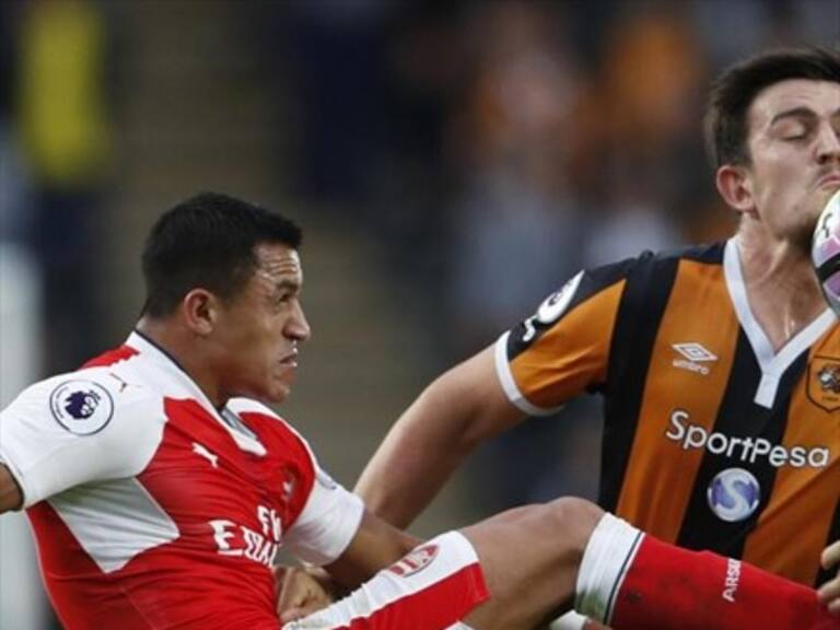 Alexis hizo un golazo y casi le vuela la cabeza a defensa del Hull City