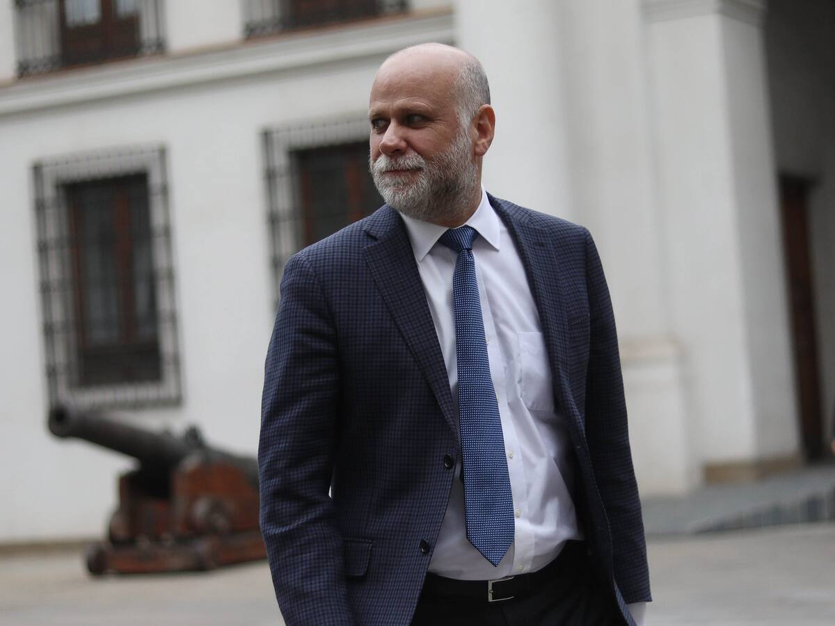 “No tengo intercambios de WhatsApp con él”: Ministro Elizalde descarta conocer a Luis Hermosilla tras aparecer mencionado en un chat