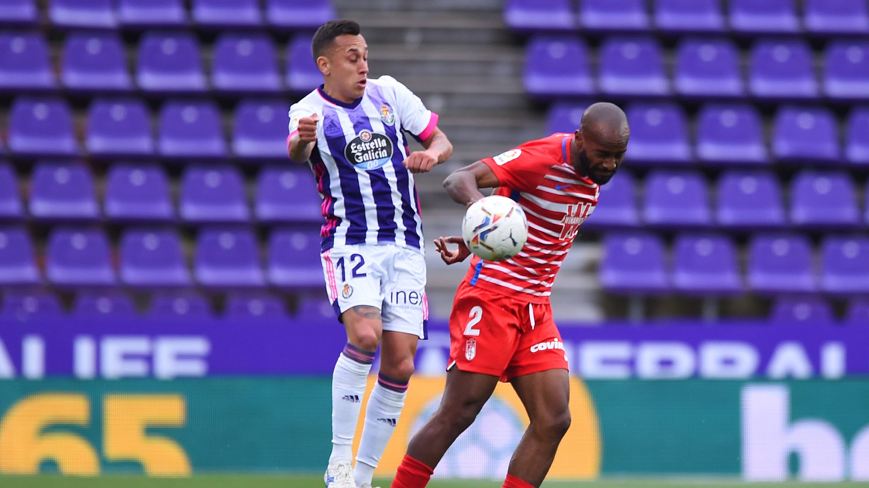 VALLADOLID, SPAIN - APRIL 11: Dimitri Foulquier of Granada CF battles for possession with Aihen Munoz of Real Sociedad during the La Liga Santander match between Real Valladolid CF and Granada CF at Estadio Municipal Jose Zorrilla on April 11, 2021 in Valladolid, Spain. Sporting stadiums around Spain remain under strict restrictions due to the Coronavirus Pandemic as Government social distancing laws prohibit fans inside venues resulting in games being played behind closed doors. (Photo by Denis Doyle/Getty Images)