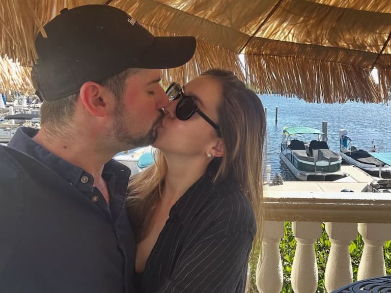 Reconocido rostro de televisión anuncia su embarazo con emotiva publicación en redes sociales: “Te amamos”