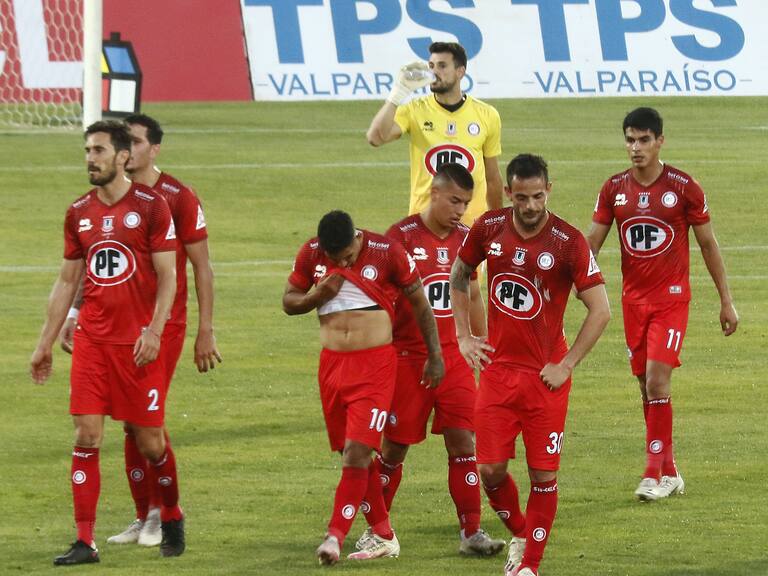 11 DE ABRIL DE 2021/VALPARAISOJugadores de Union La Calera, durante el partido valido por la fecha 3 del Campeonato Nacional AFP PlanVital 2021, entre Santiago Wanderers y Union La Calera, disputado en el Estadio Elias Figueroa Brander.
FOTO: LEONARDO RUBILAR CHANDIA/AGENCIAUNO