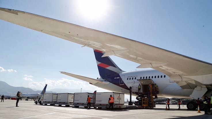 Detienen a trabajador del Aeropuerto de Santiago por intento de envío de cocaína a Australia