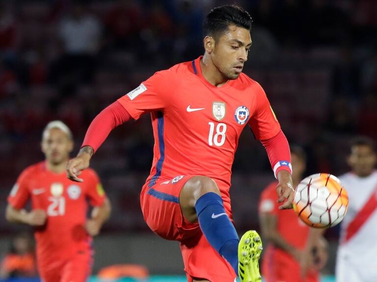 Gonzalo Jara confía en el futuro de La Roja para las clasificatorias: "Hay un abanico de centrales de muy buena calidad"