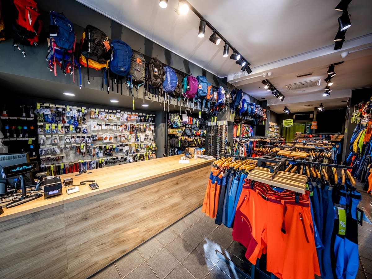 Reconocida marca de ropa chilena anuncia la apertura de 14 nuevas tiendas: ya está en varios malls de Santiago