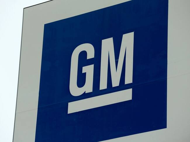 El logo de una sede de la empresa estadounidense General Motors
